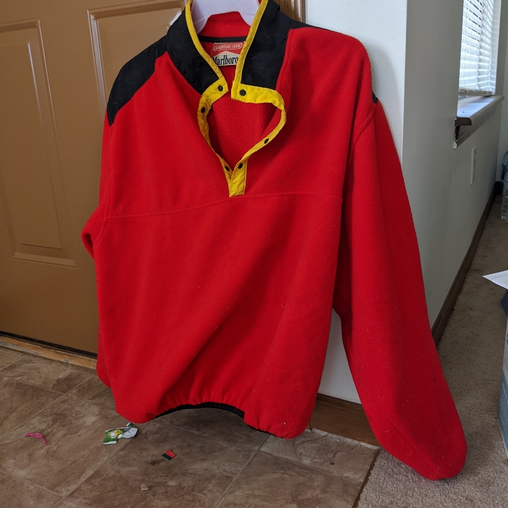 Marlboro fleece